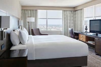 King Corner Guest Room