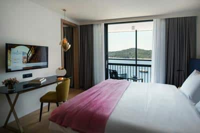 Executive Suite with Sea View and Balcony