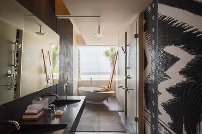 Deluxe Ocean Terrace Guest - Bathroom – Tub