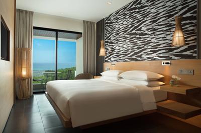 Deluxe King Ocean View Guest Room