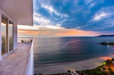 One-Bedroom Suite - Balcony