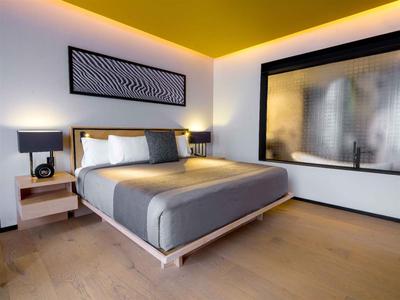 Galeria Plaza San Jeronimo Junior Suite King