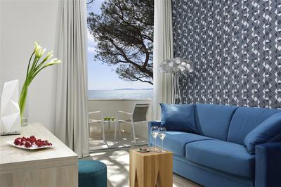 One Bedroom Suite sea view