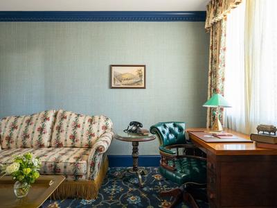 Oxford Suite