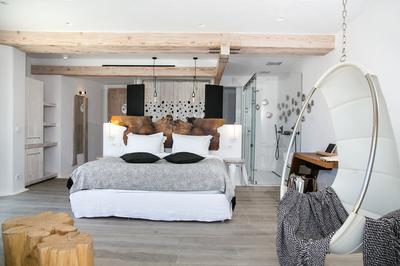 Vista Suite with Panoramic View & Outdoor Hot Tub