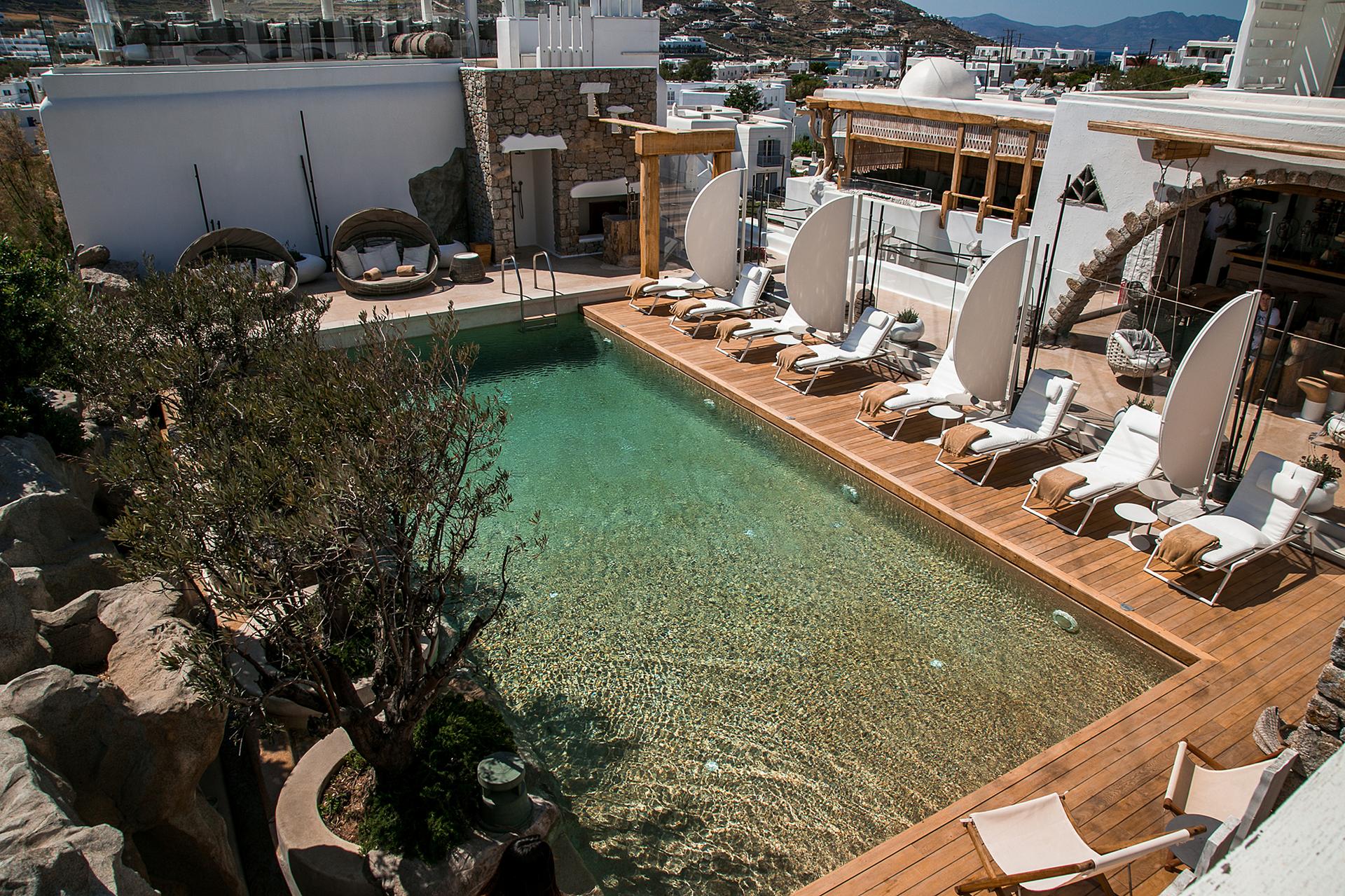 Deluxe Room with Outdoor Hot Tub - Partial Sea View