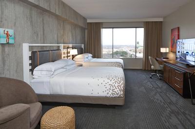 Queen/Queen Balcony Suite