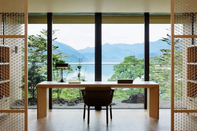 Ritz-Carlton Suite