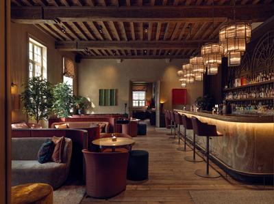 Henry's Bar