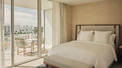 Lauderdale-View Suite