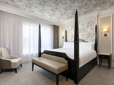 Fairmont One Bedroom King Suite