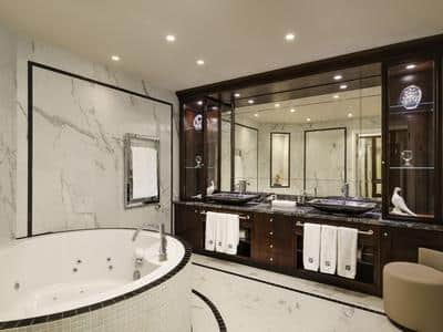 Signature Royal Suite