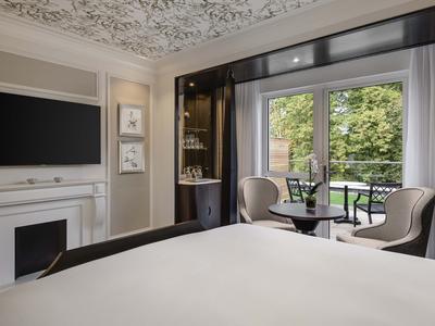 Deluxe King Balcony Room