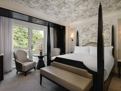 Deluxe King Balcony Room