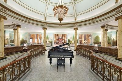 Laurel Court Restaurant & Bar