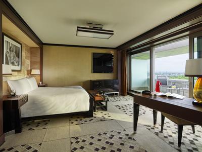 Hyde Park Suite
