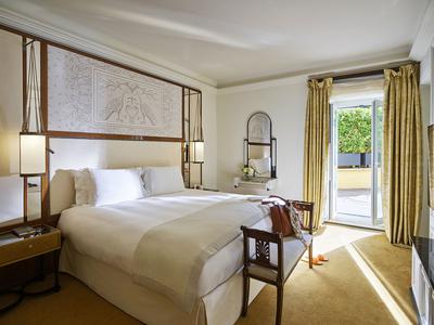 Aurora Terrace Suite