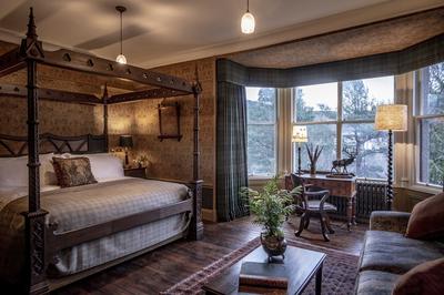 Victoriana Suite
