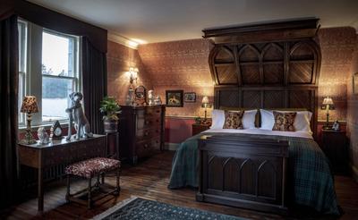Victoriana Suite