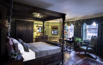 Victoriana Suite