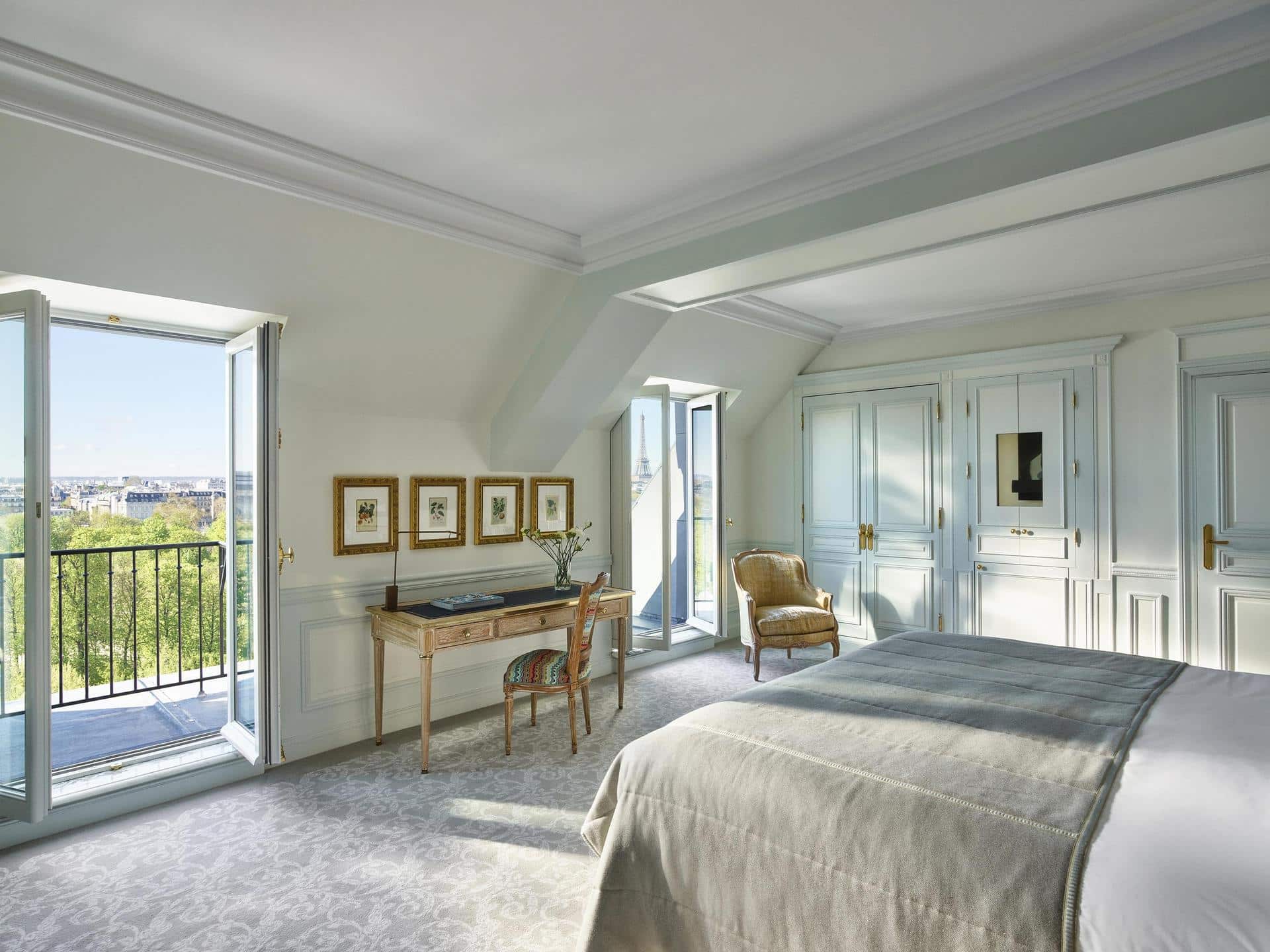 Executive Room, Eiffel View with Balcony