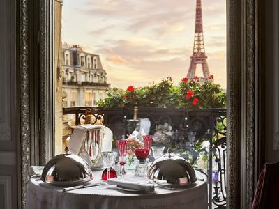 Haute Couture Eiffel Suite