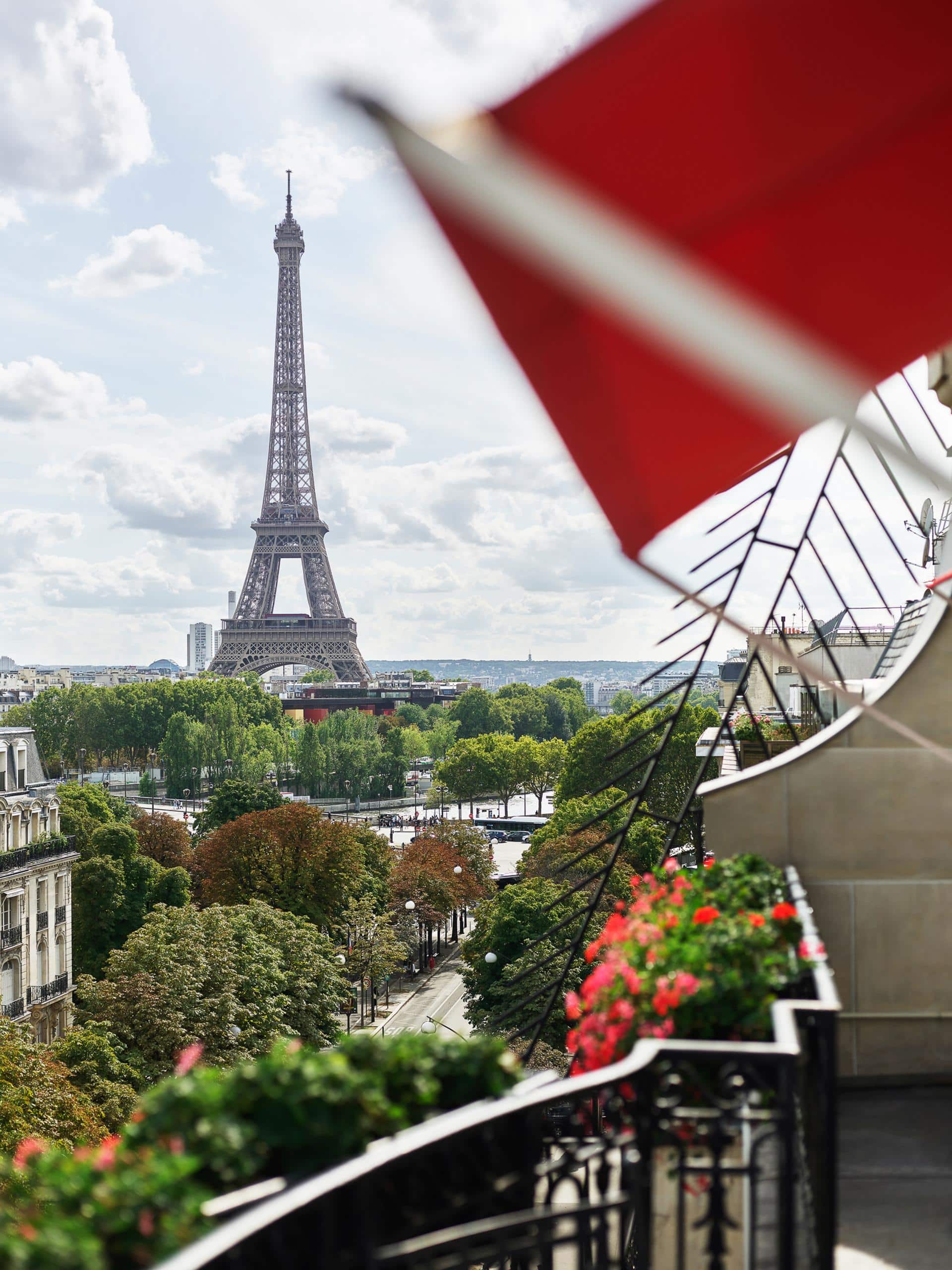 Hôtel Plaza Athénée, Dorchester Collection
