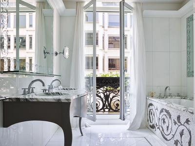 Haute Couture Eiffel Suite