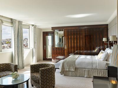Signature Eiffel Suite