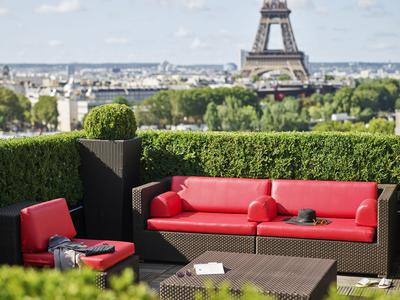Signature Eiffel Suite