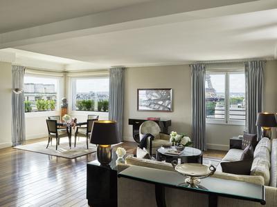 Signature Eiffel Suite