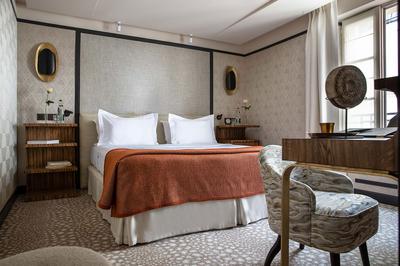 Superior Club Room