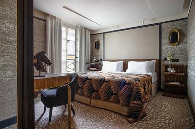 Superior Club Room