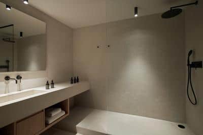 Suite Bathroom