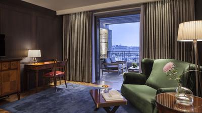 Premium Executive Suite - Balcony & Old City View