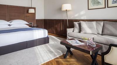 Alcove Deluxe Room - Balcony & Old City View