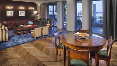 Royal Suite - Balcony & Old City View