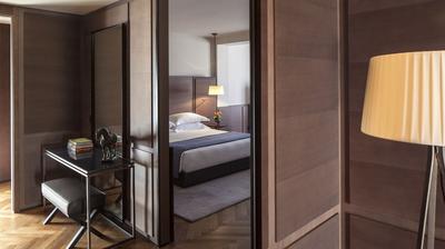 Junior Suite - Balcony & Old City View