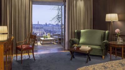 Executive Suite - Balcony & Old City View