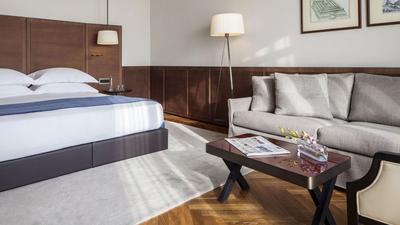 Deluxe Room - Balcony & Old City View