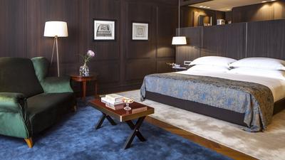Executive Suite - Balcony & Old City View