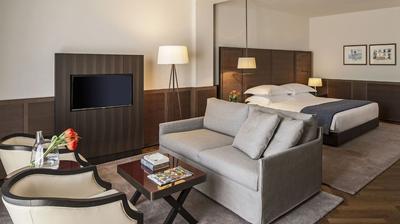 Junior Suite - Balcony & Old City View