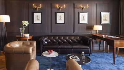 Executive Suite - Balcony & Old City View