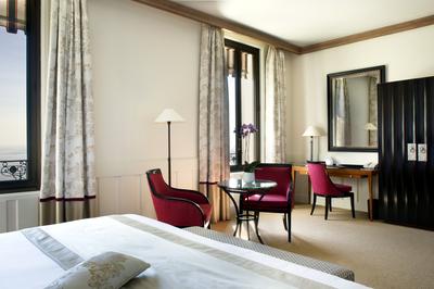 Deluxe Room, Main Building