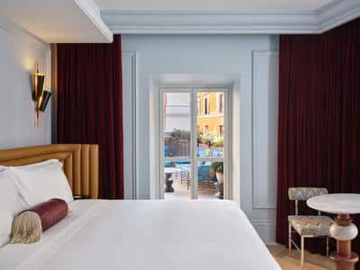 Spectacular Room