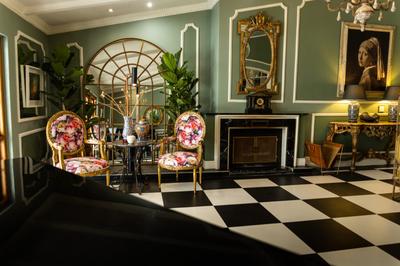 Piano Lounge