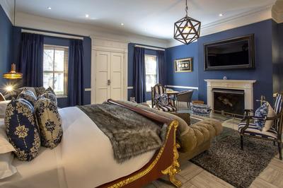 Courtyard Suite
