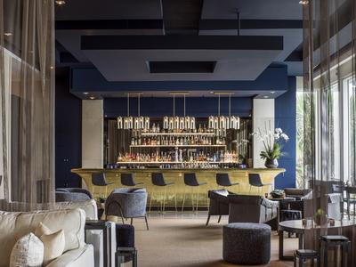Beach Club Lounge