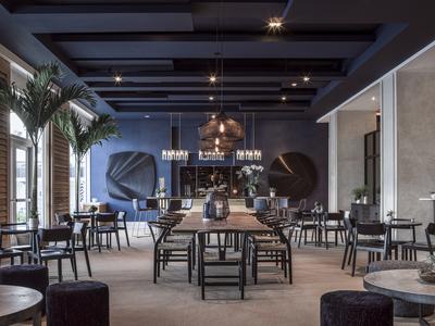 Beach Club Lounge