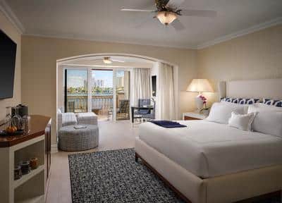 Yacht Club Lake View Junior Suite
